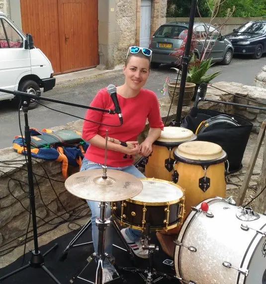 Auteure, compositrice et interprète de musique, Roxane croit au bonheur